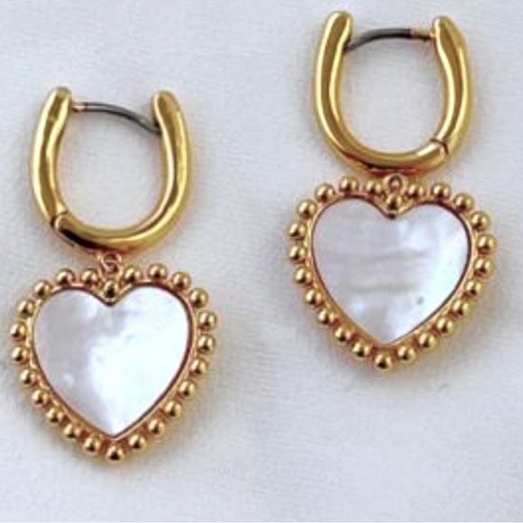 Tory Burch Jewelry - ❌Price Drop ❌NWOT Tory Burch Gold and White Pearly Heart Earrings.